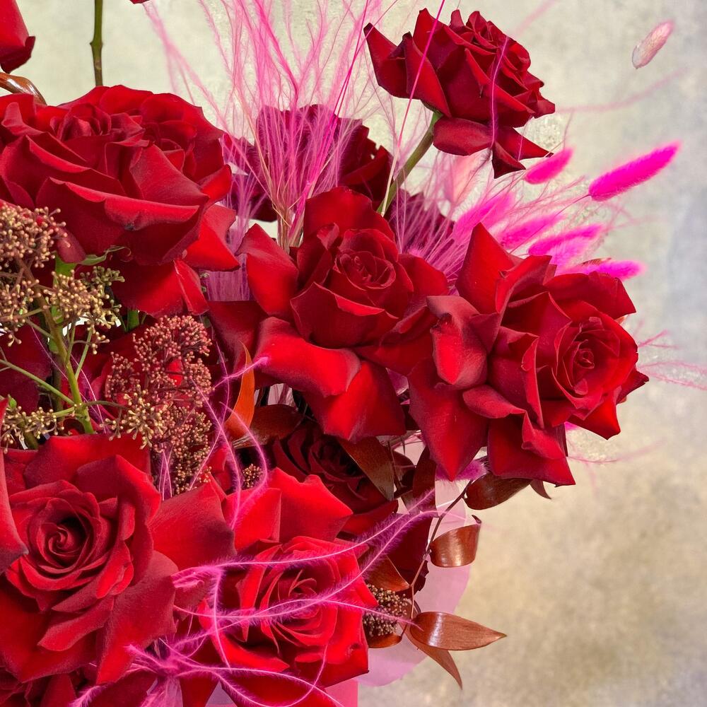 Яркая авторская коробка из роз «Ночной Вегас» Яркая авторская коробка из роз «Ночной Вегас»